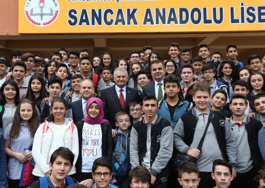 Başbakan Yıldırım, Sancak Anadolu Lisesini ziyaret etti